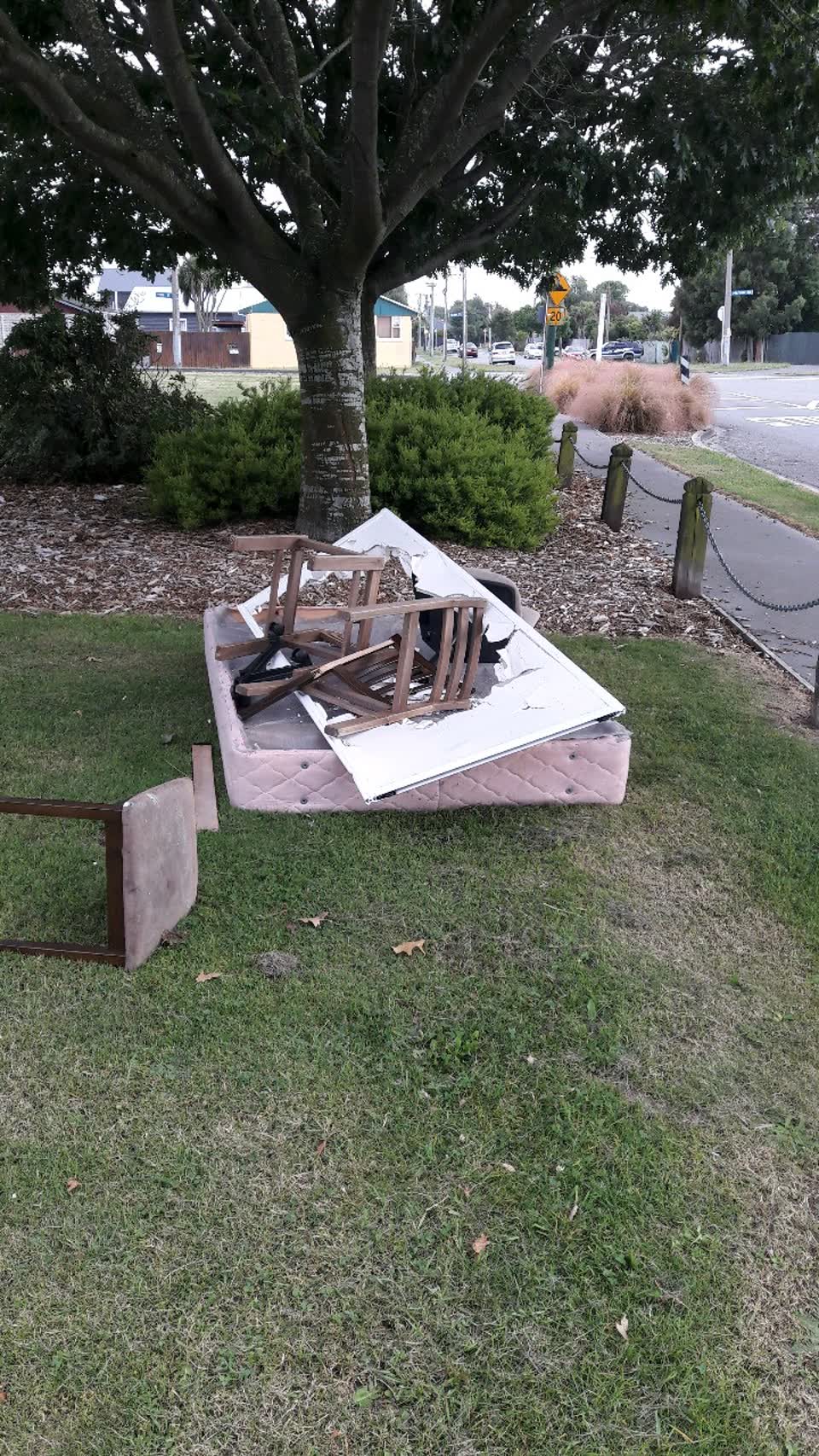 The photograph attached to this rubbish/recycling report