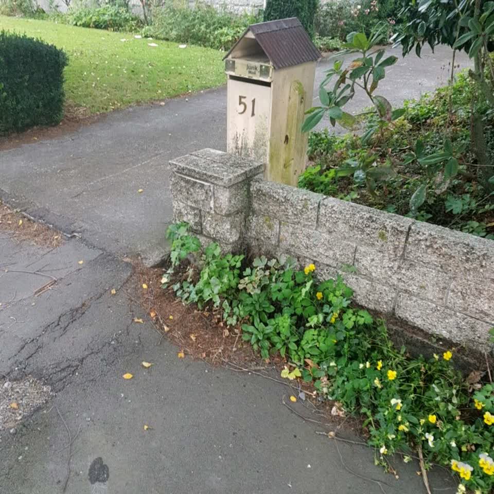 The photograph attached to this roading/streets report