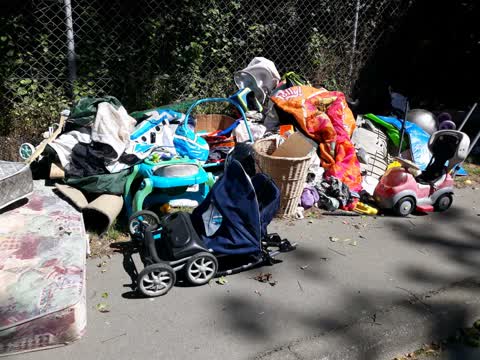 Rubbish/Recycling, a report photo