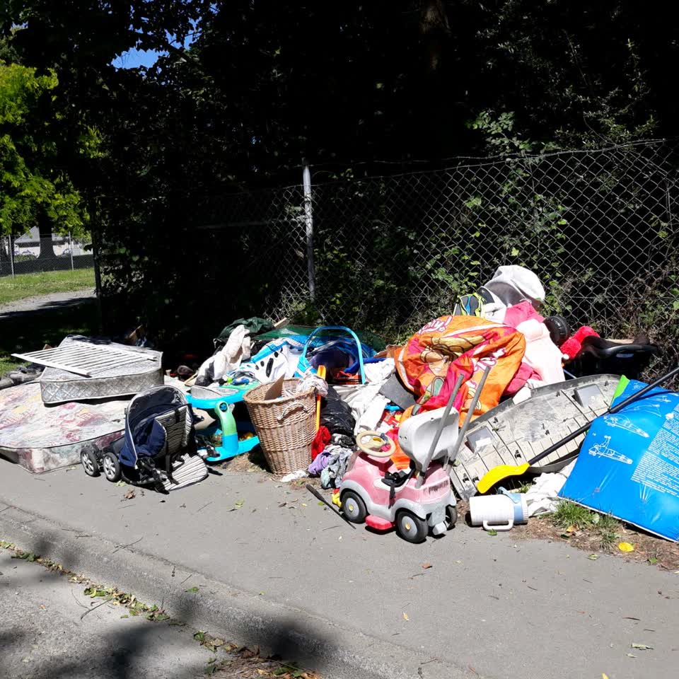 The photograph attached to this rubbish/recycling report