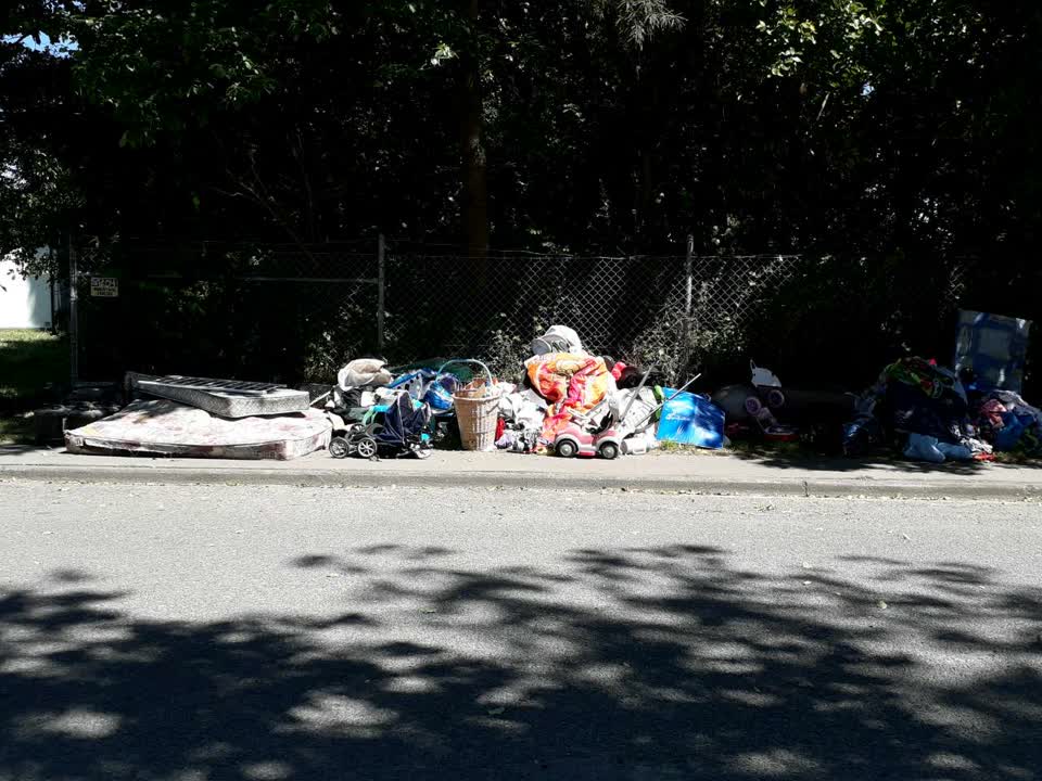 The photograph attached to this rubbish/recycling report