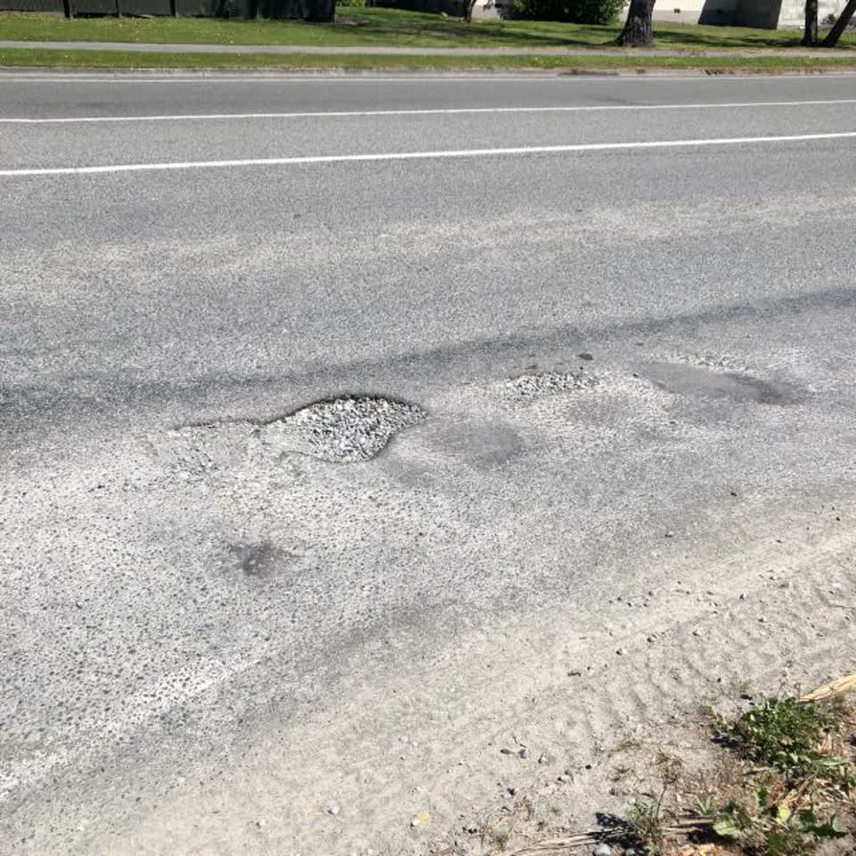 The photograph attached to this roading/streets report
