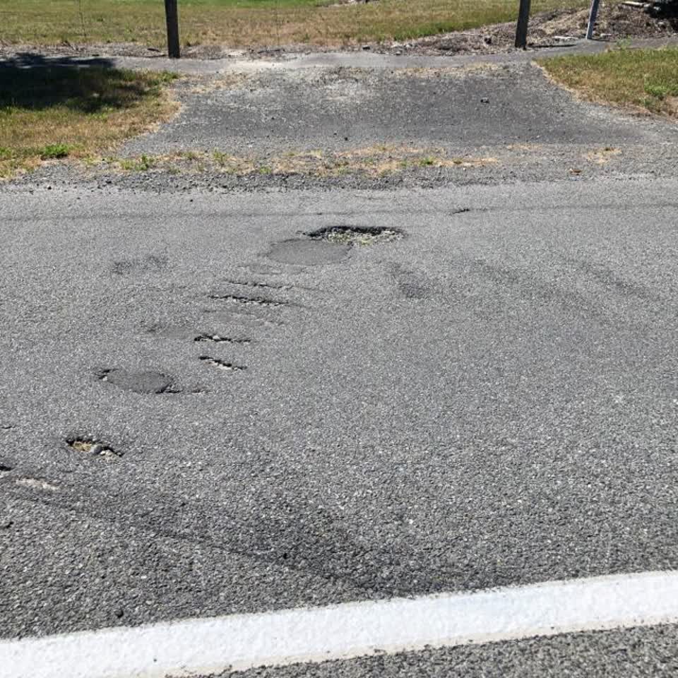 The photograph attached to this roading/streets report