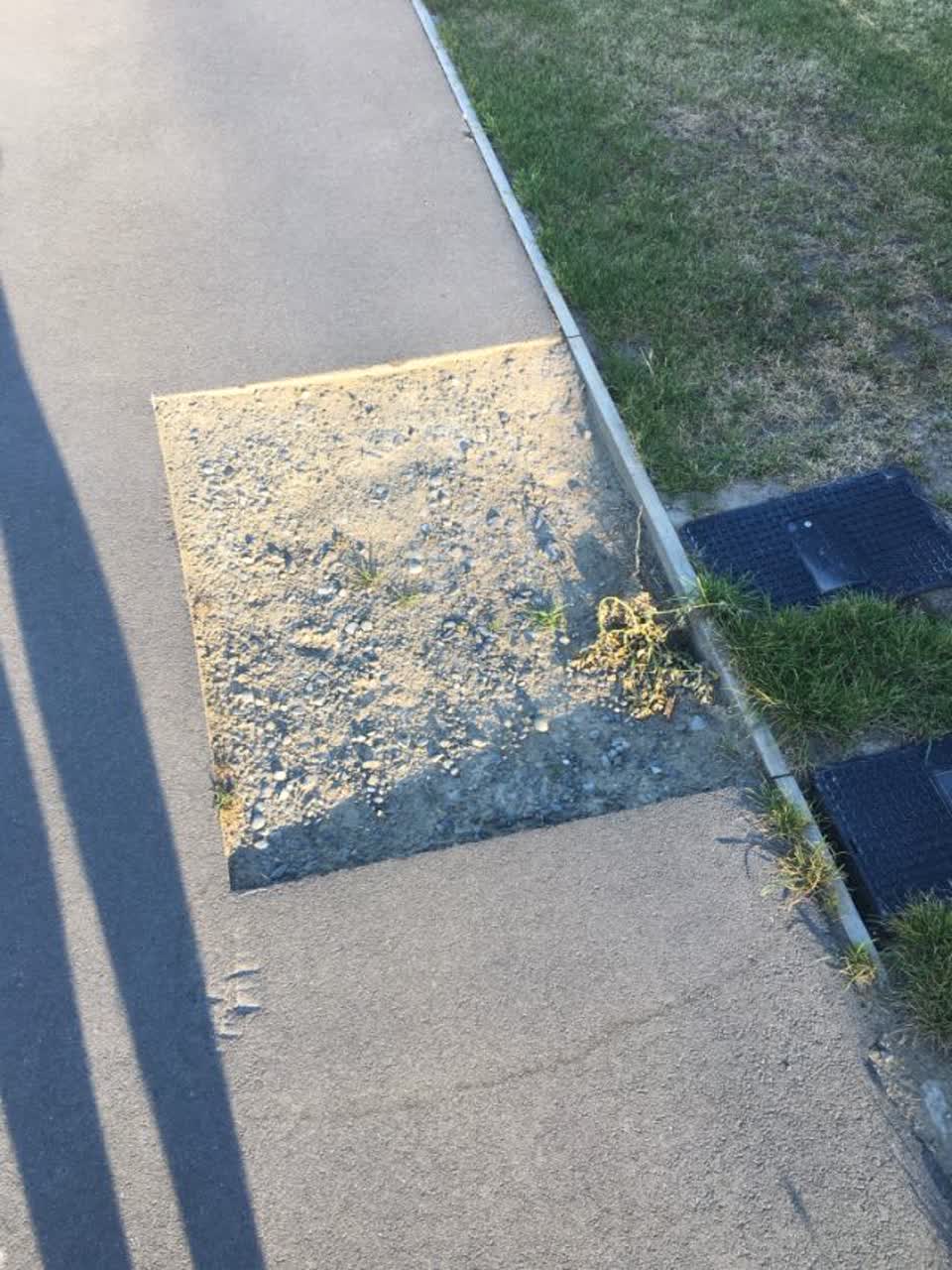 The photograph attached to this roading/streets report