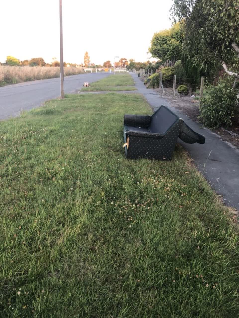 The photograph attached to this rubbish/recycling report