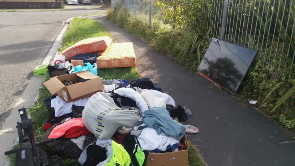 The photograph attached to this rubbish/recycling report