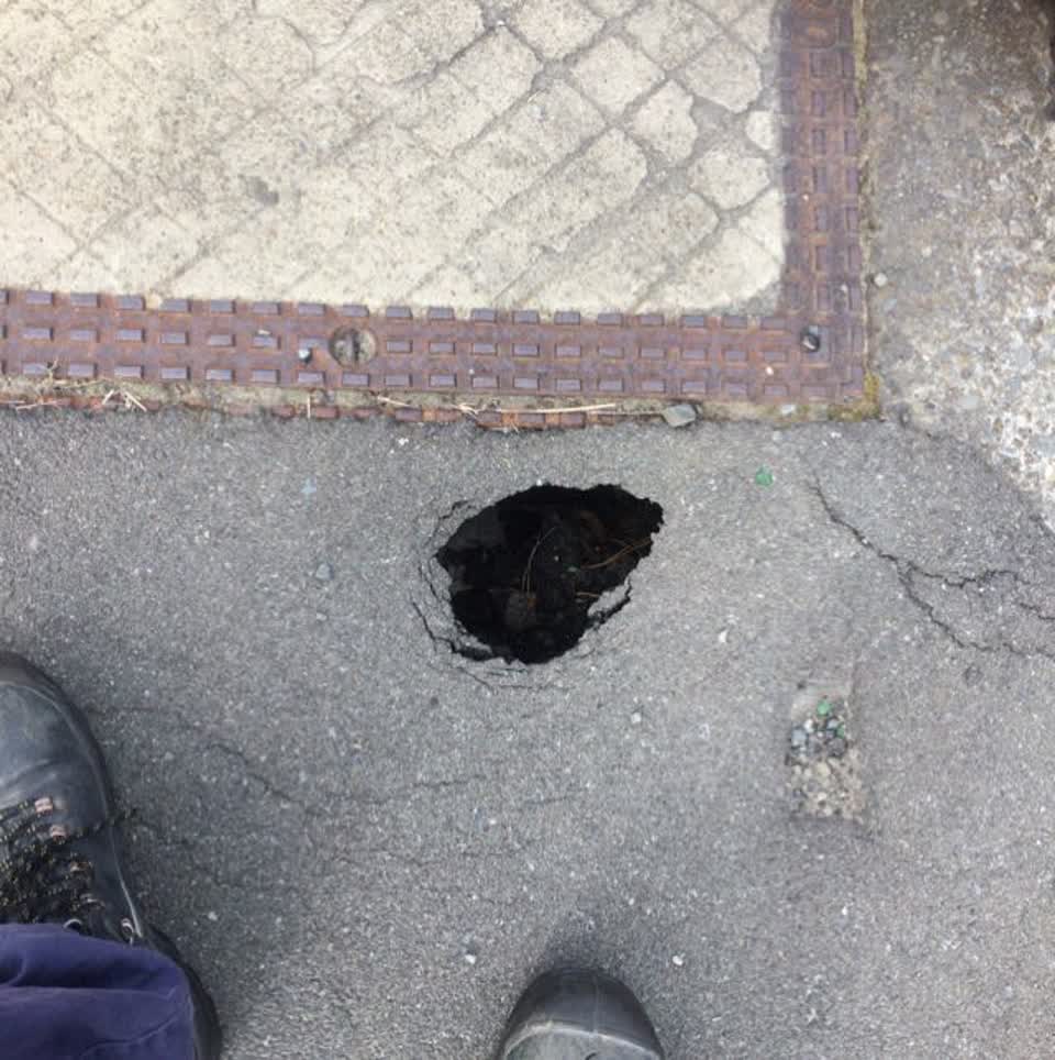 The photograph attached to this roading/streets report