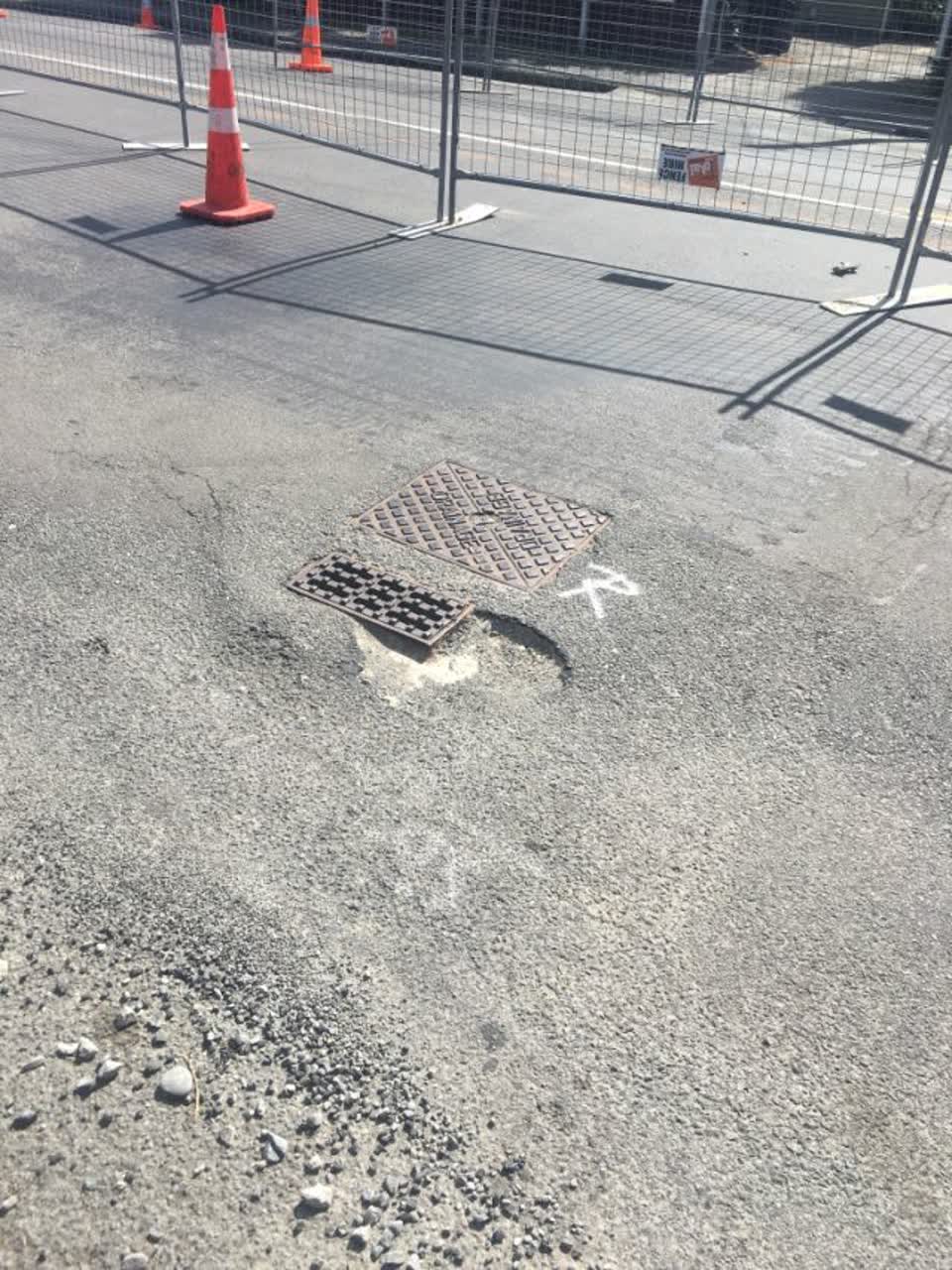 The photograph attached to this roading/streets report