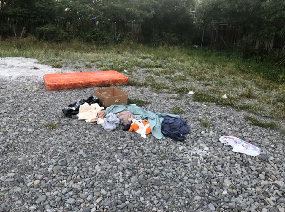 The photograph attached to this rubbish/recycling report