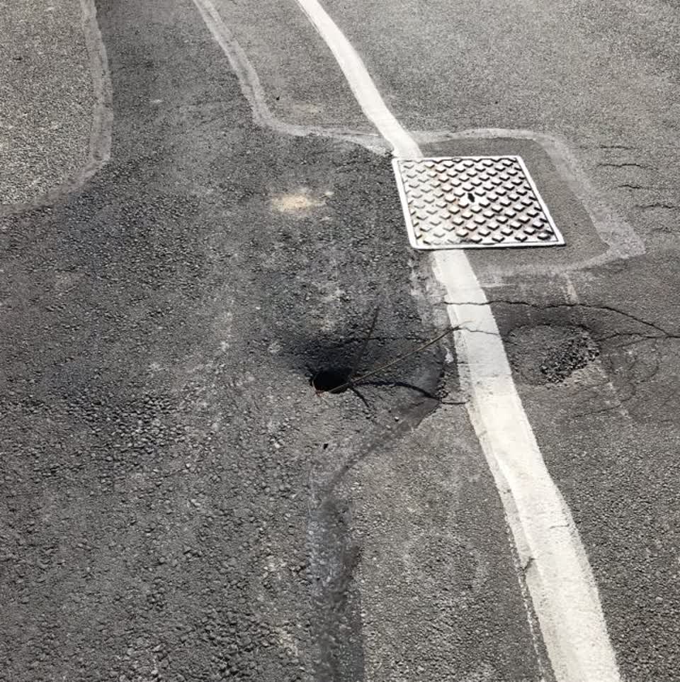 The photograph attached to this roading/streets report