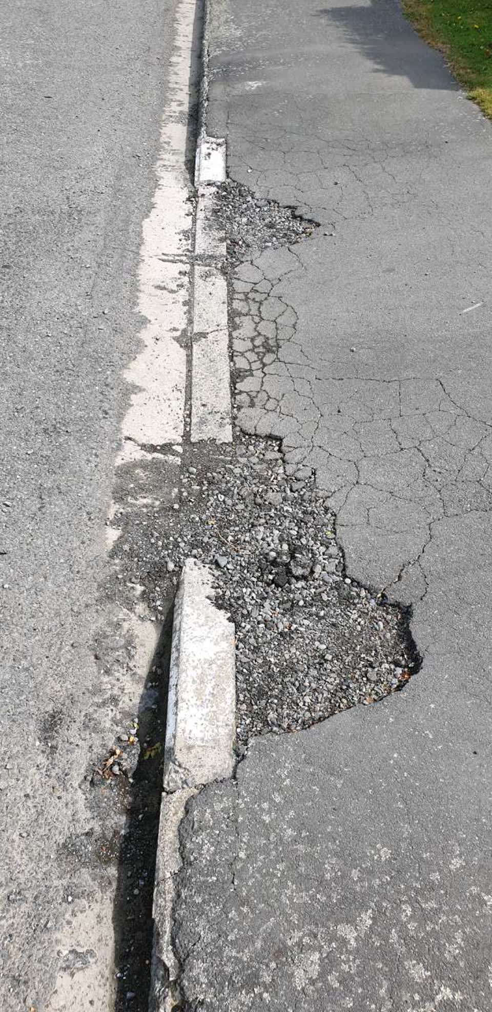 The photograph attached to this roading/streets report