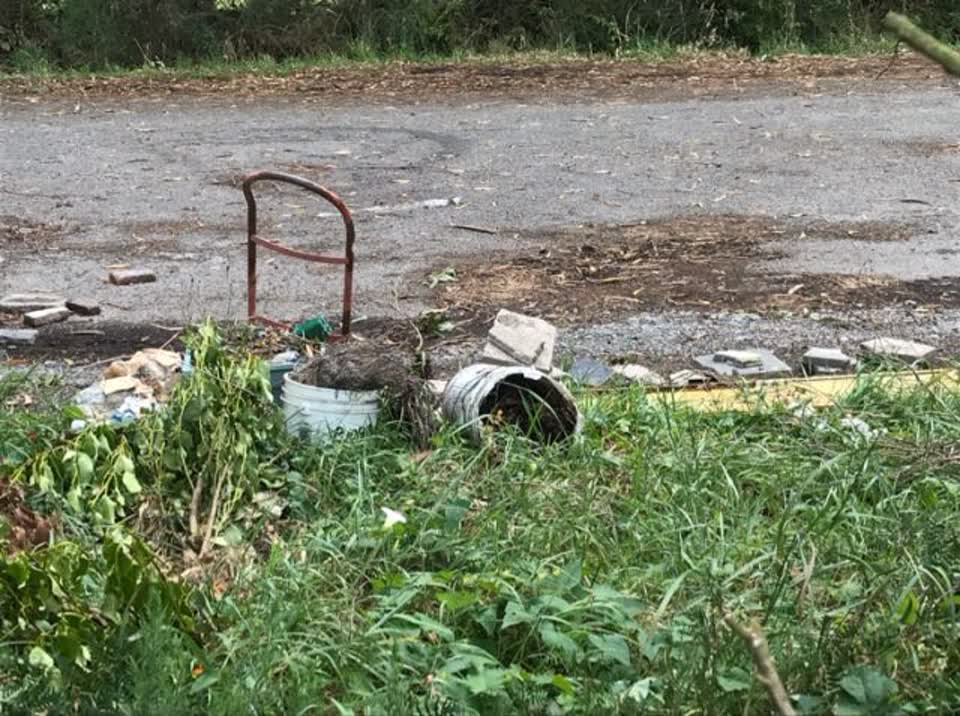 The photograph attached to this rubbish/recycling report