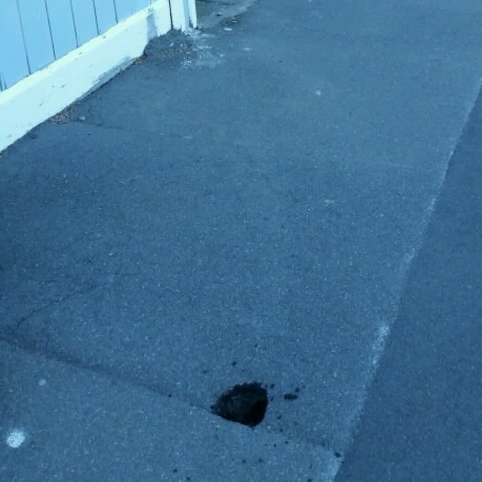 The photograph attached to this roading/streets report