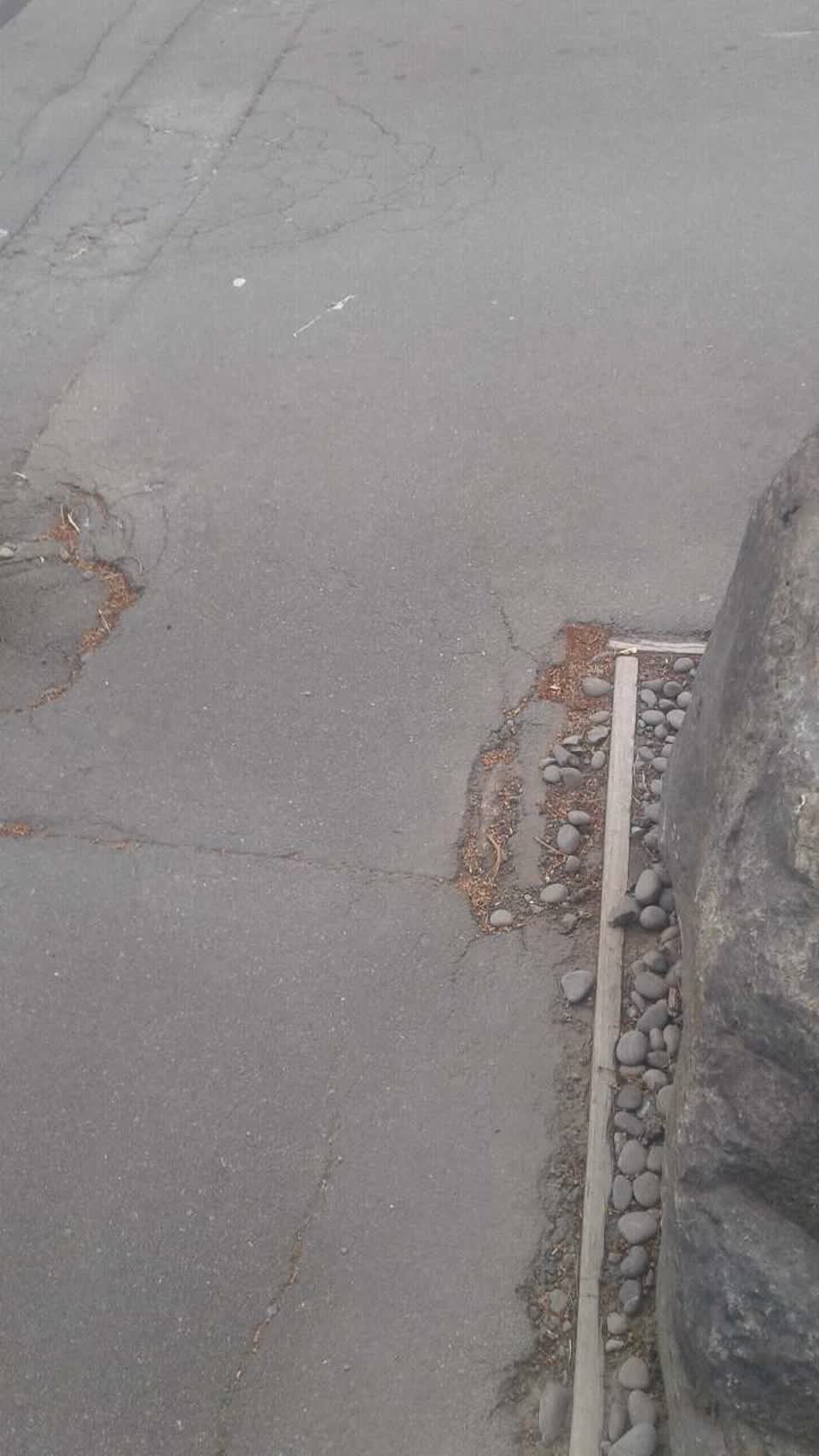 The photograph attached to this roading/streets report