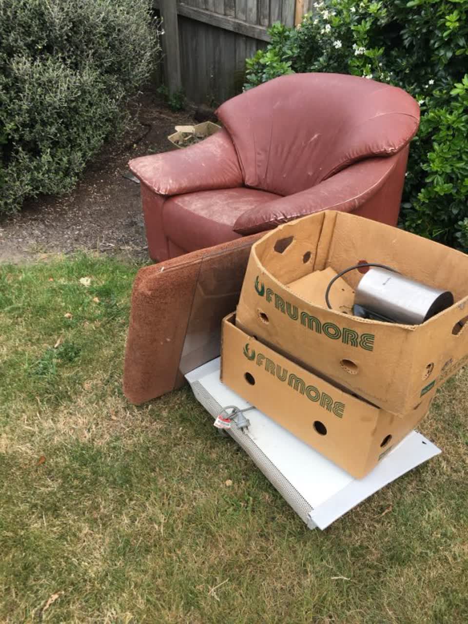 The photograph attached to this rubbish/recycling report