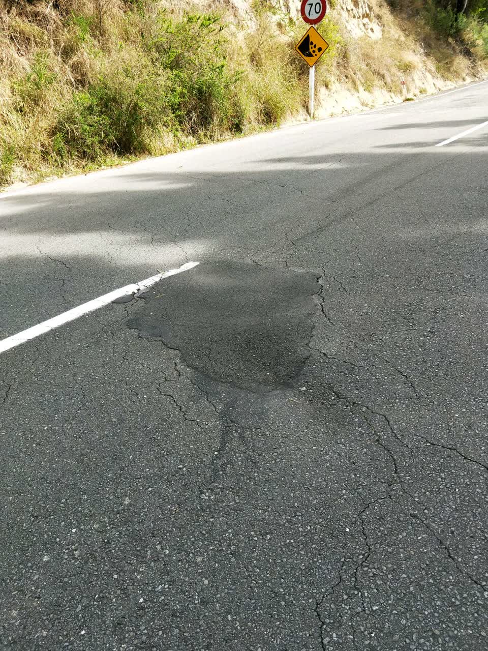 The photograph attached to this roading/streets report