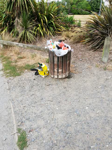 Rubbish/Recycling, a report photo