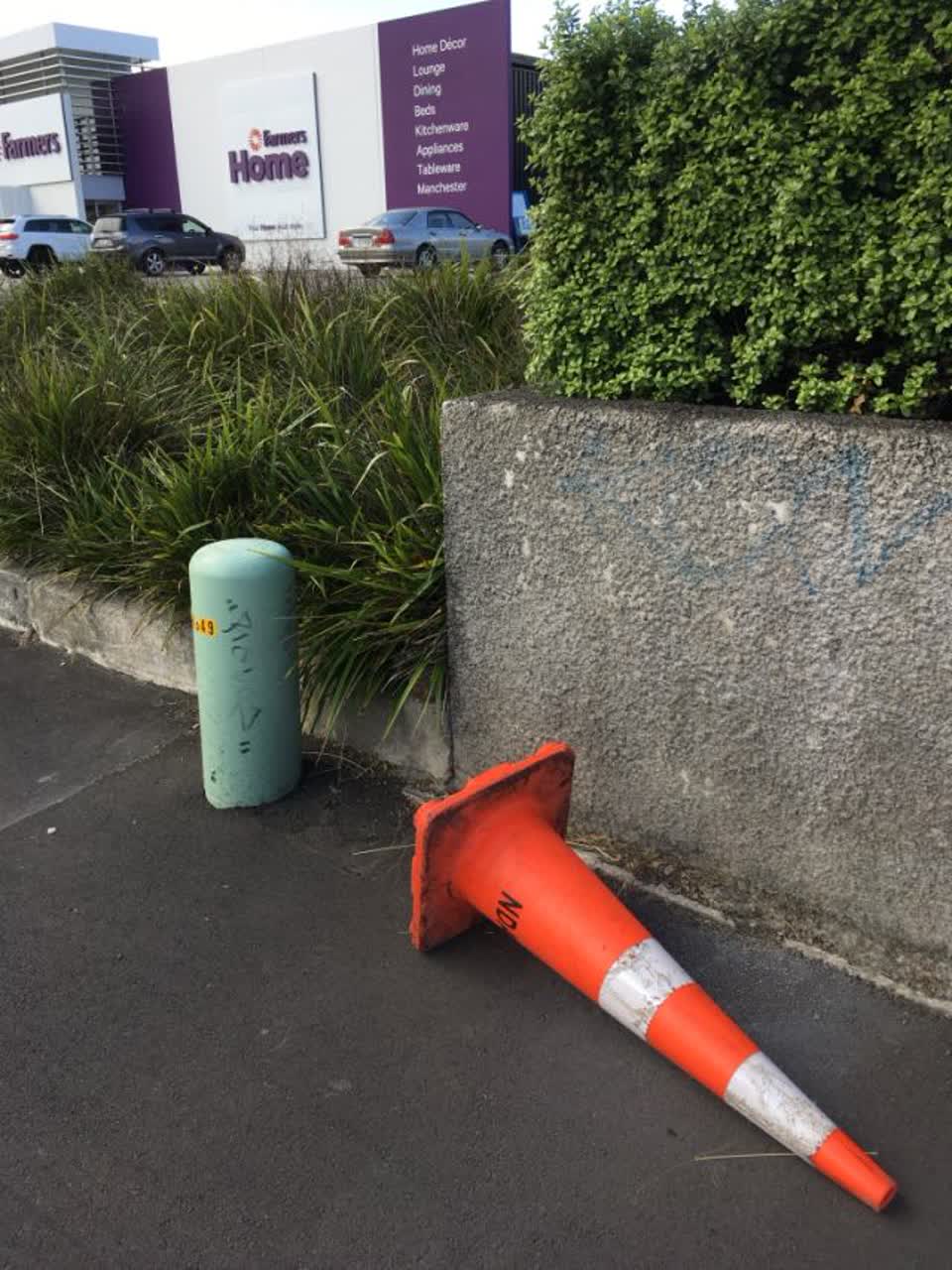 The photograph attached to this roading/streets report
