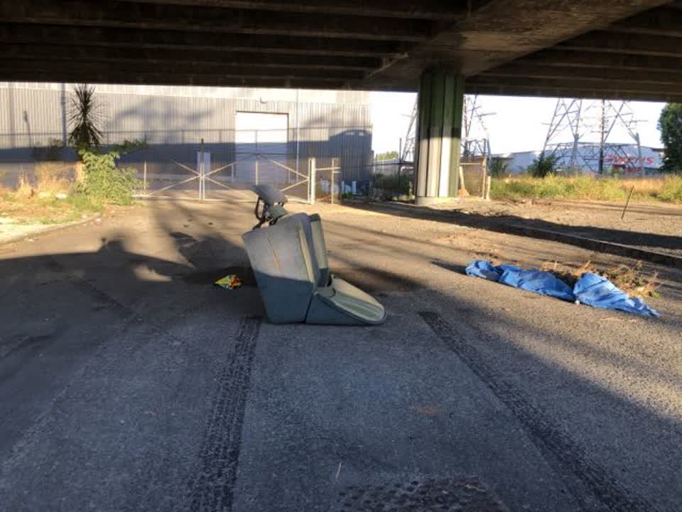 The photograph attached to this rubbish/recycling report
