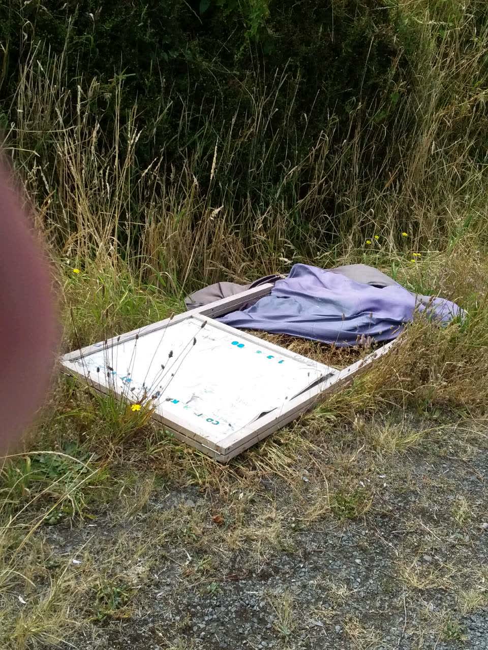 The photograph attached to this rubbish/recycling report