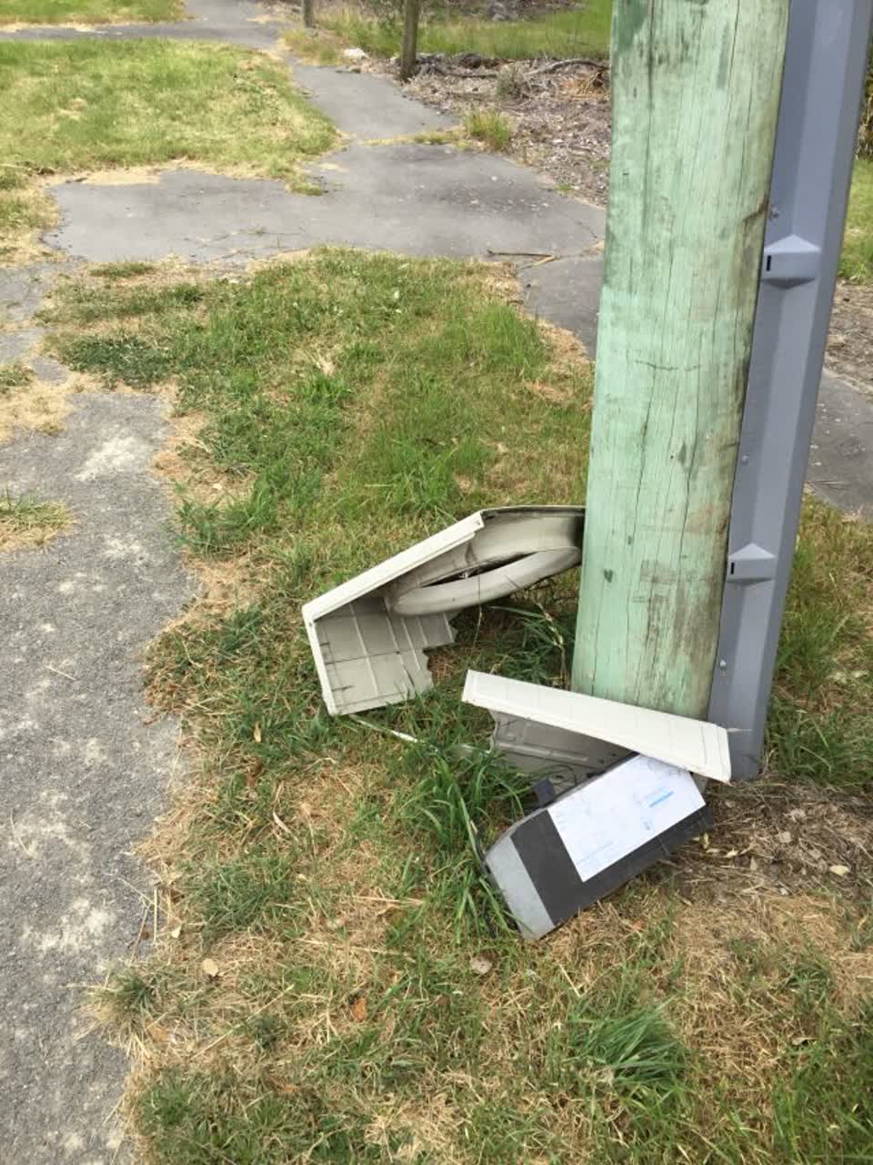 The photograph attached to this rubbish/recycling report