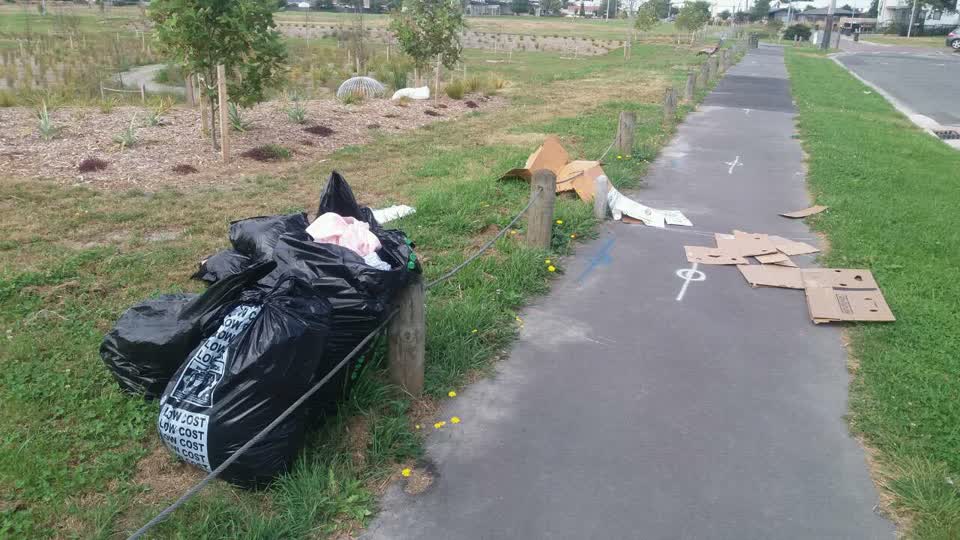 The photograph attached to this rubbish/recycling report