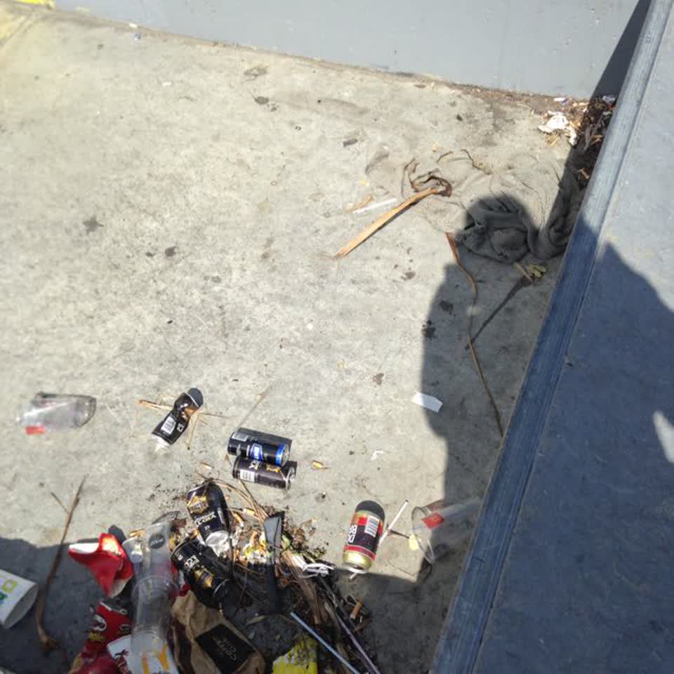 The photograph attached to this rubbish/recycling report