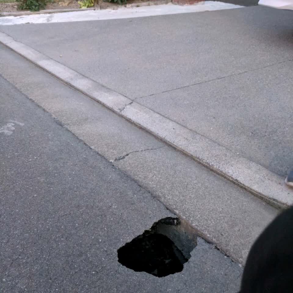 The photograph attached to this roading/streets report