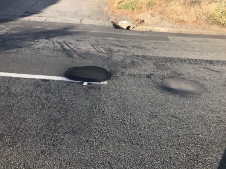 The photograph attached to this roading/streets report