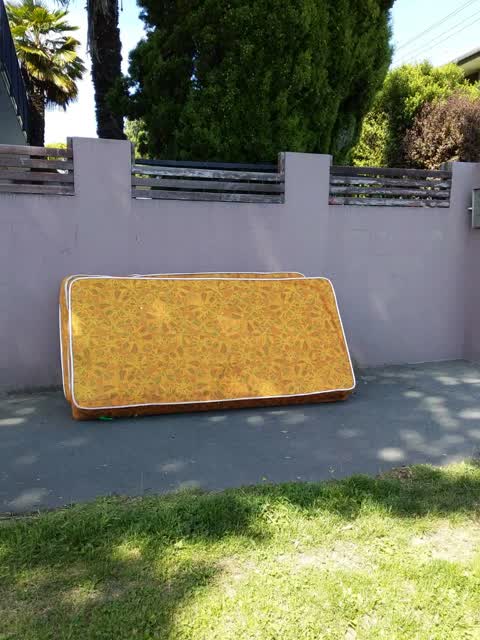 Rubbish/Recycling, a report photo