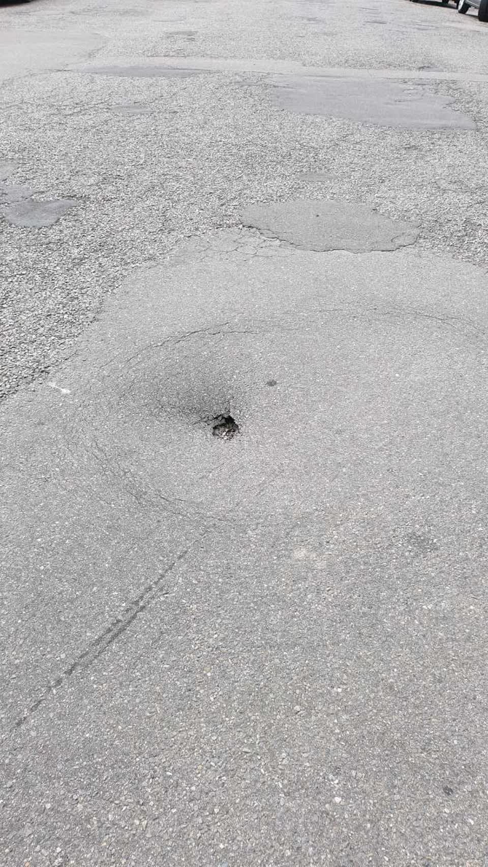 The photograph attached to this roading/streets report