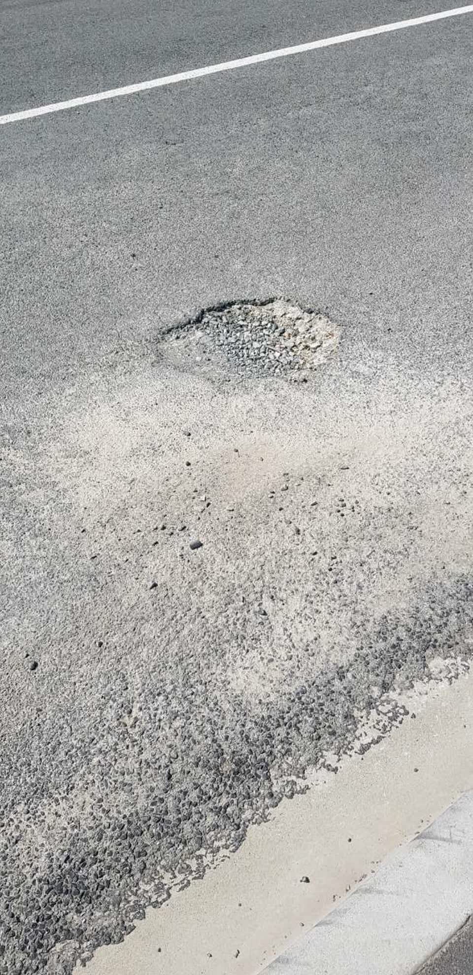 The photograph attached to this roading/streets report