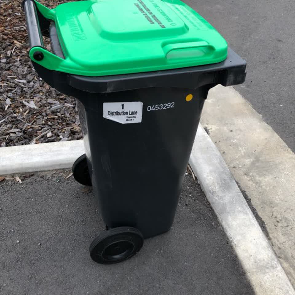 The photograph attached to this rubbish/recycling report