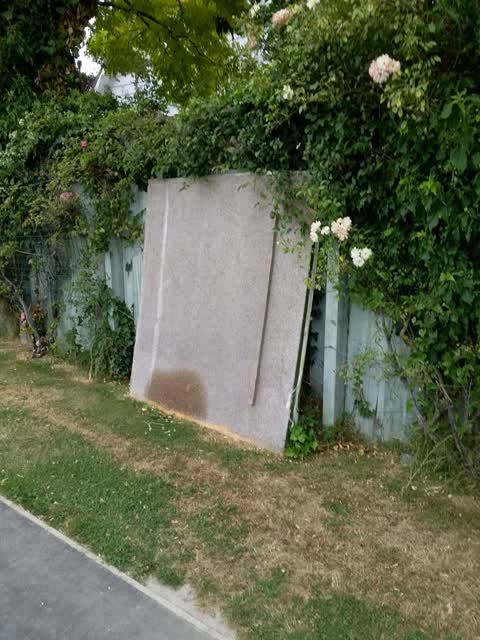 Rubbish/Recycling, a report photo