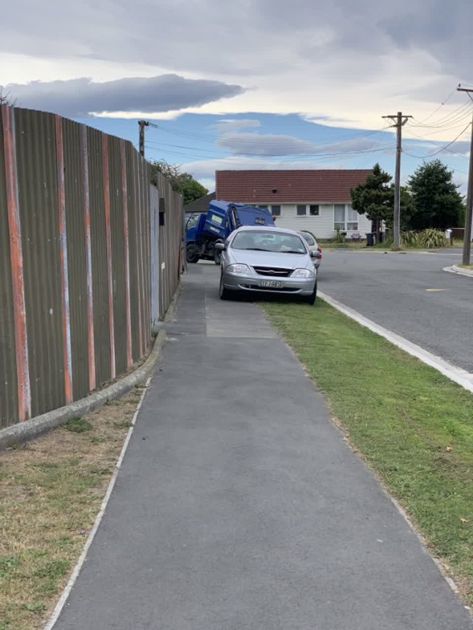 The photograph attached to this roading/streets report