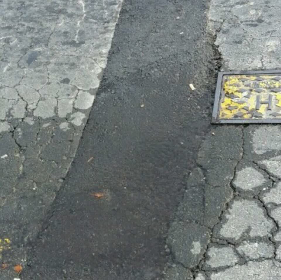 The photograph attached to this roading/streets report