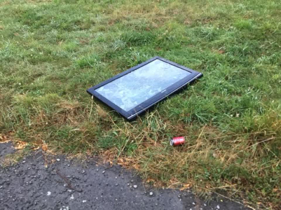 The photograph attached to this rubbish/recycling report