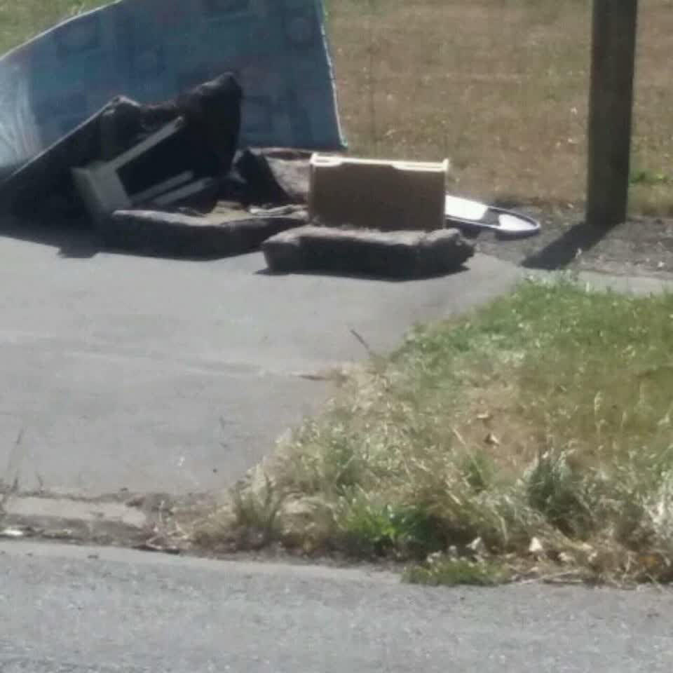 The photograph attached to this rubbish/recycling report