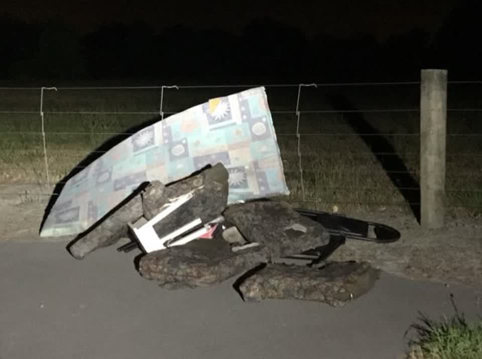 The photograph attached to this rubbish/recycling report