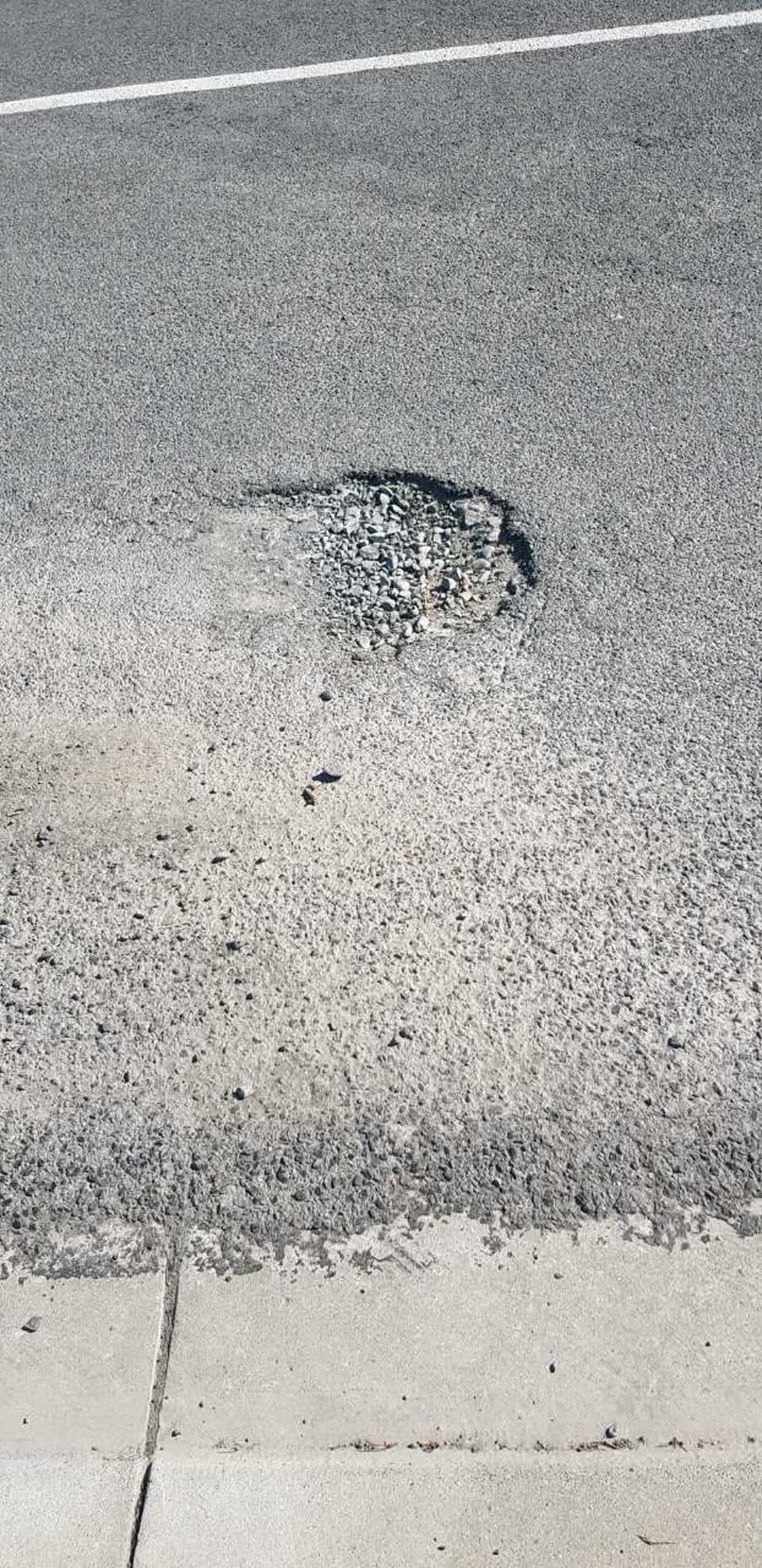 The photograph attached to this roading/streets report