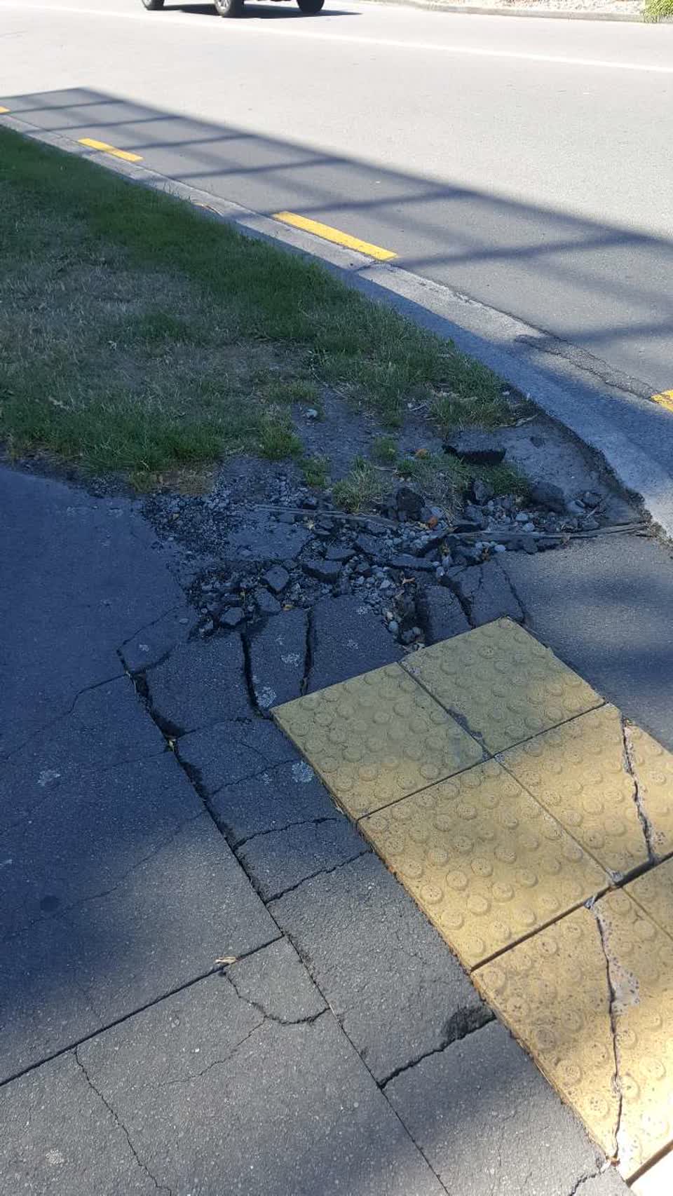 The photograph attached to this roading/streets report