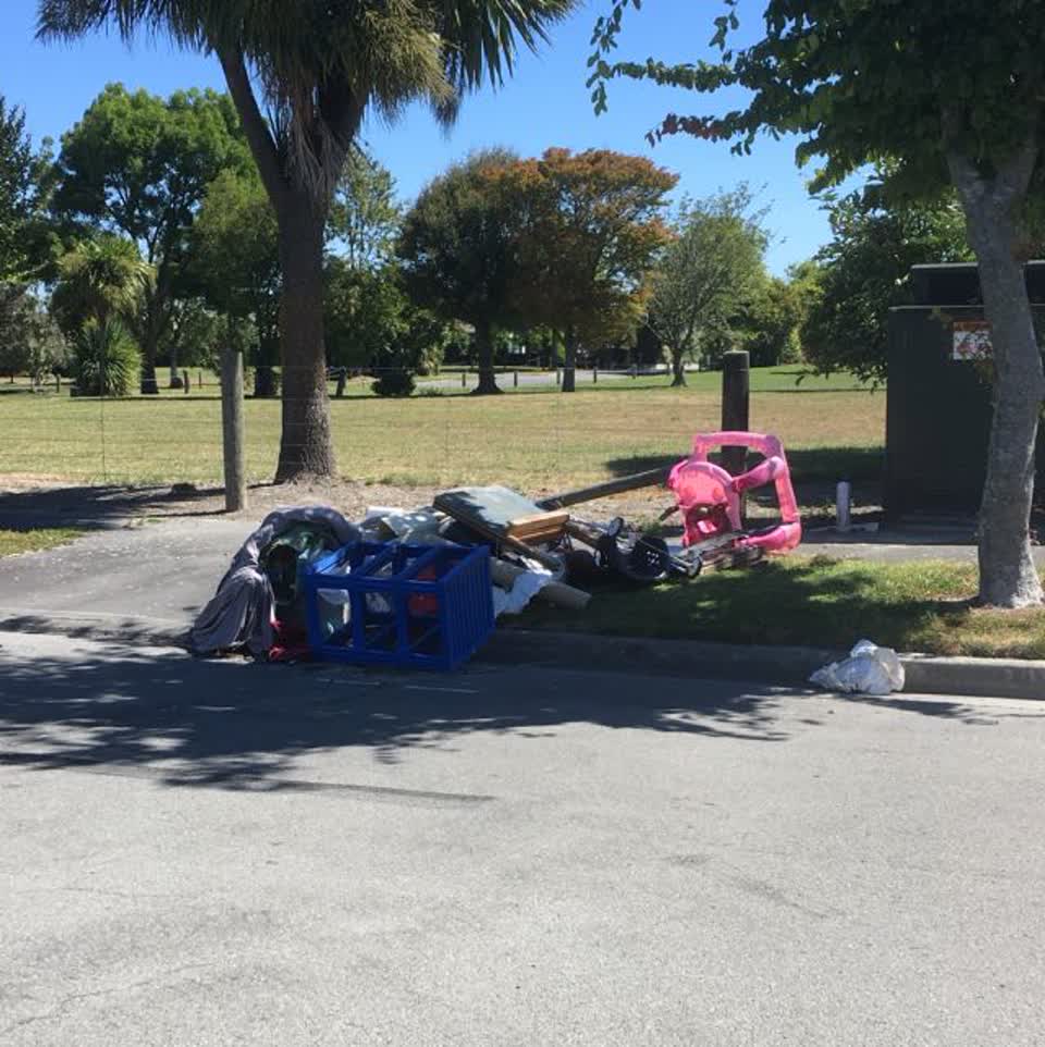 The photograph attached to this rubbish/recycling report