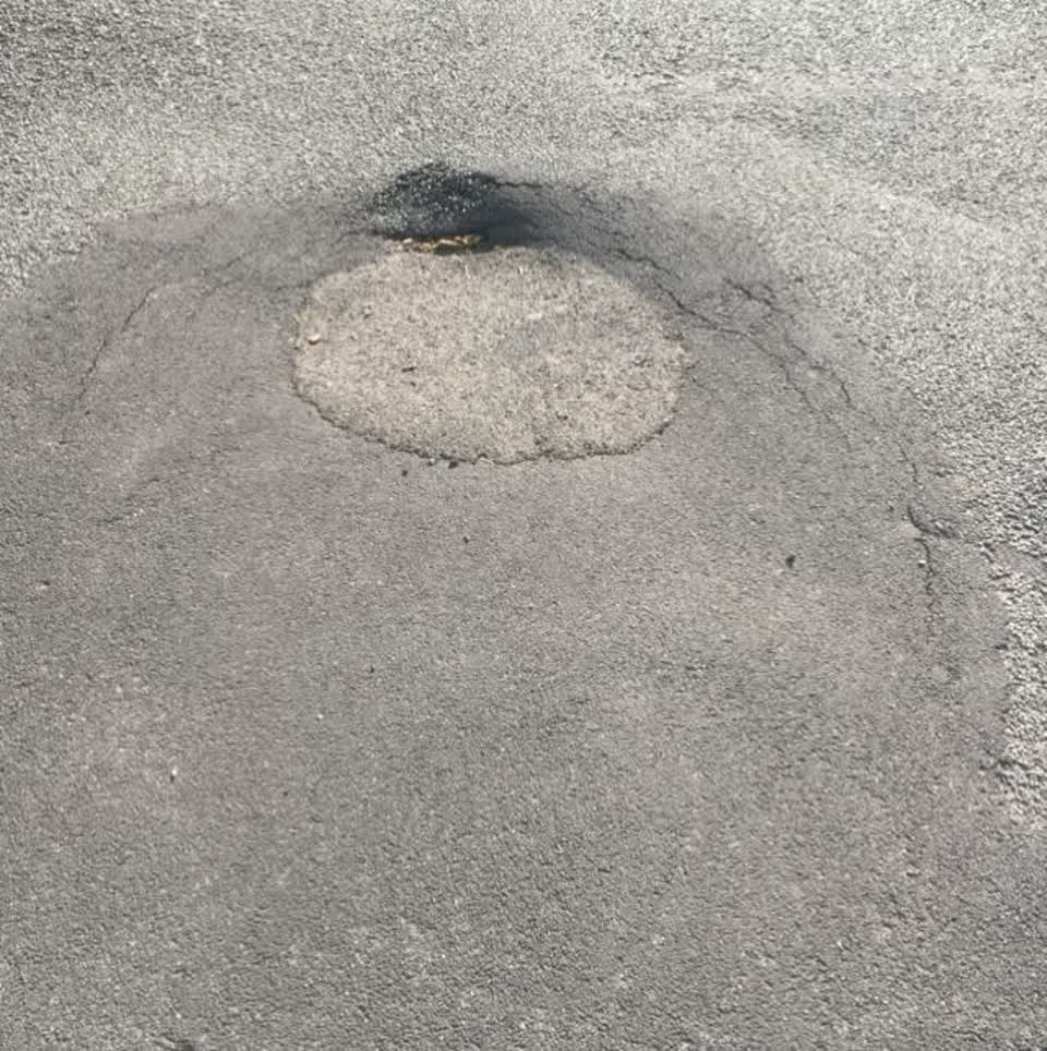 The photograph attached to this roading/streets report