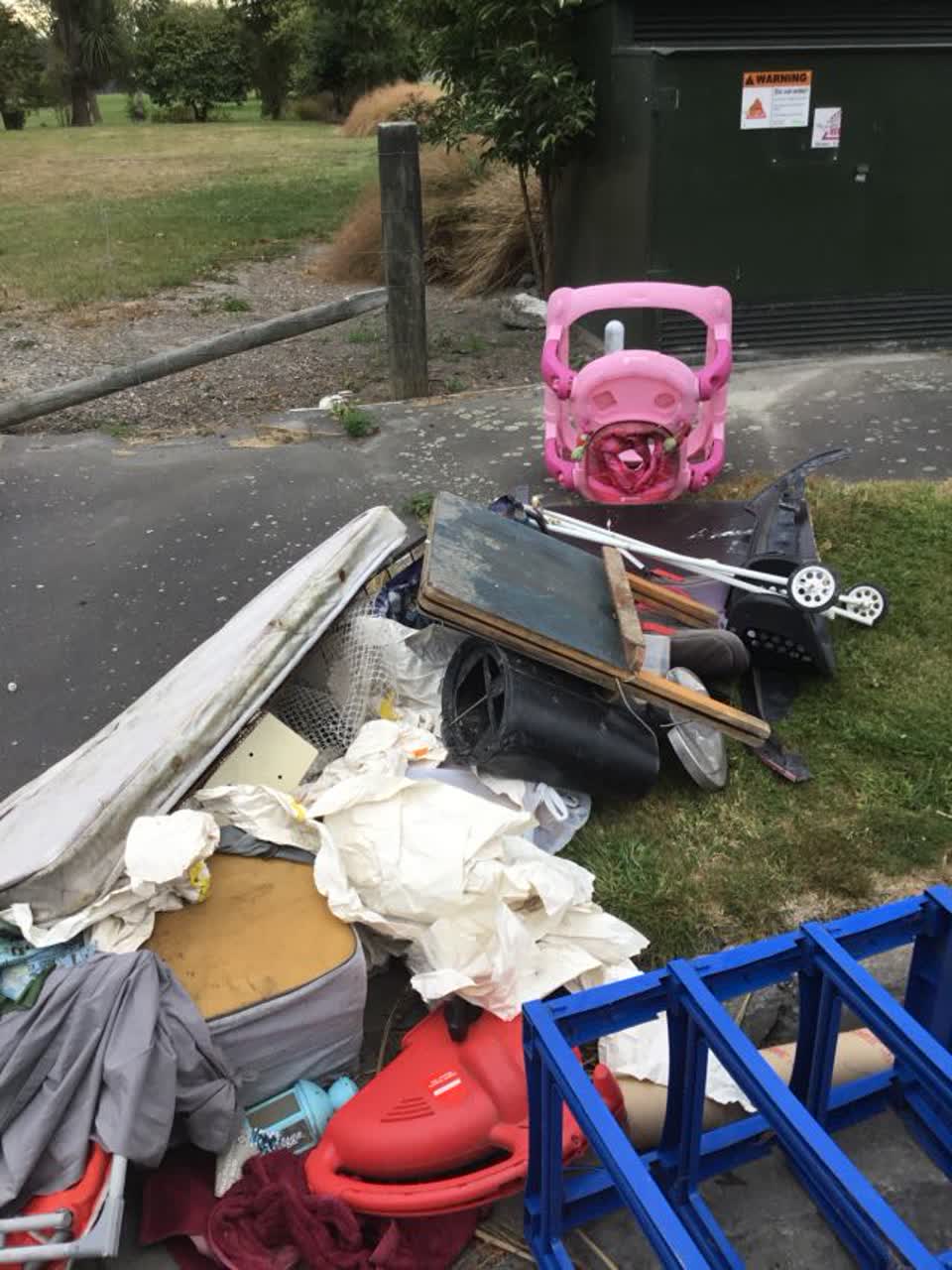 The photograph attached to this rubbish/recycling report