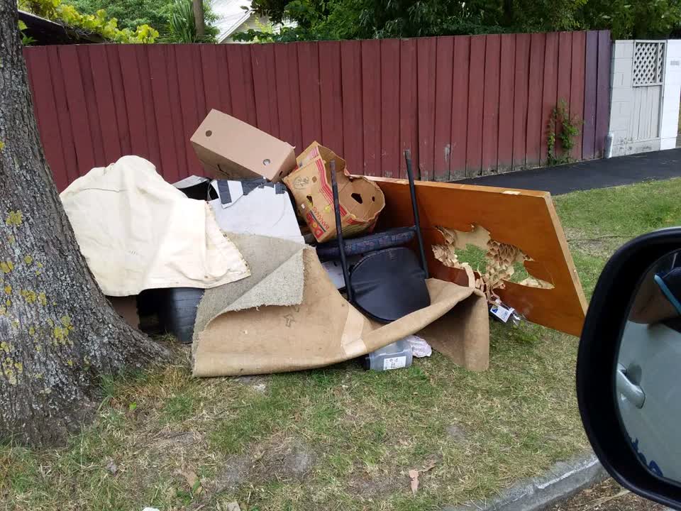 The photograph attached to this rubbish/recycling report