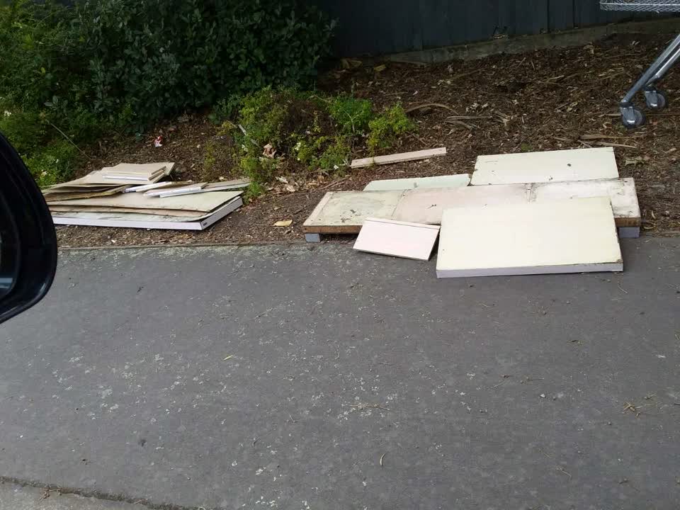 The photograph attached to this rubbish/recycling report