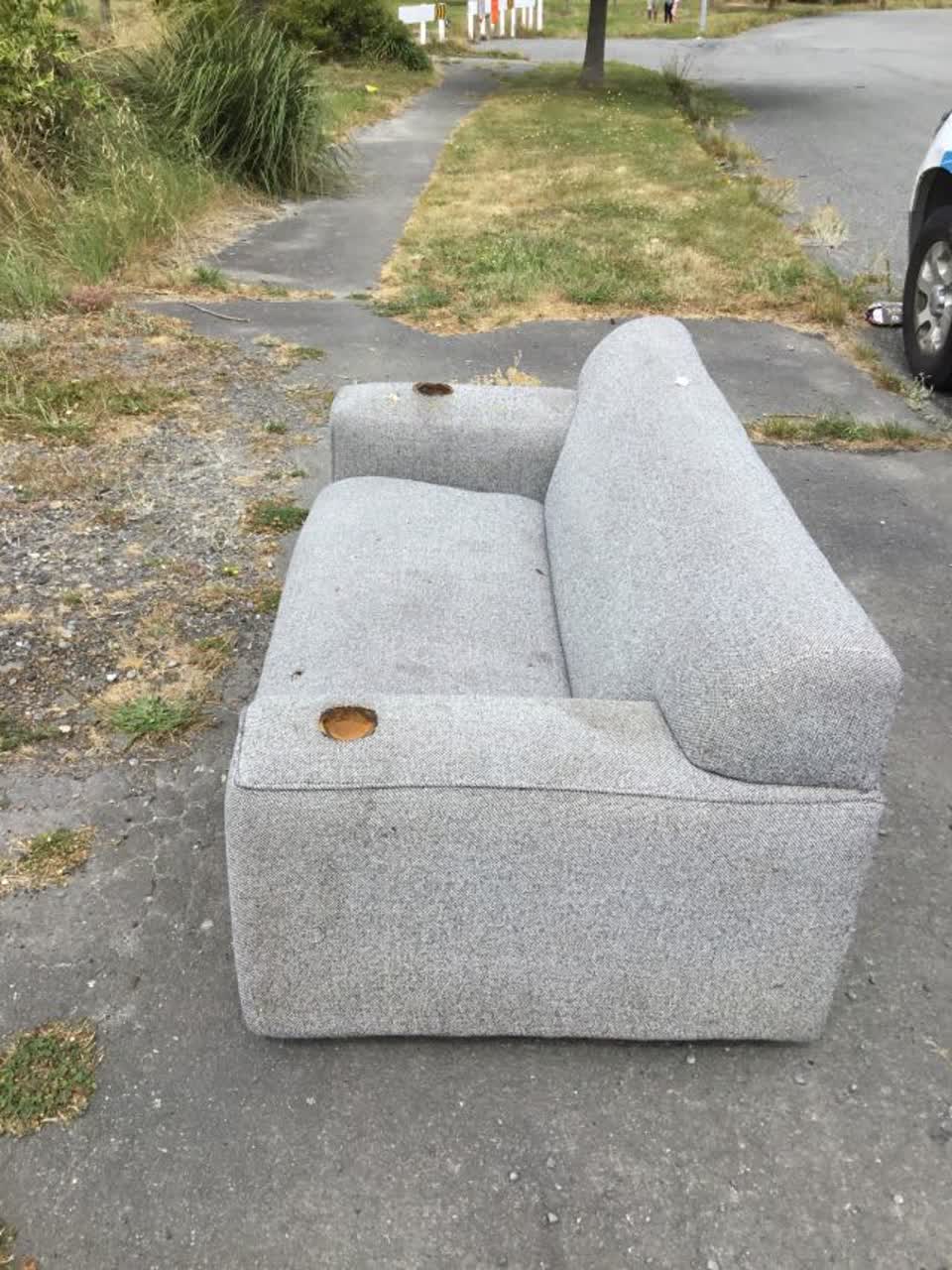 The photograph attached to this rubbish/recycling report