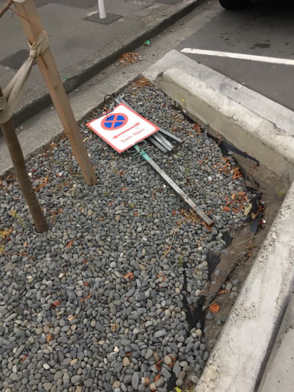 The photograph attached to this roading/streets report