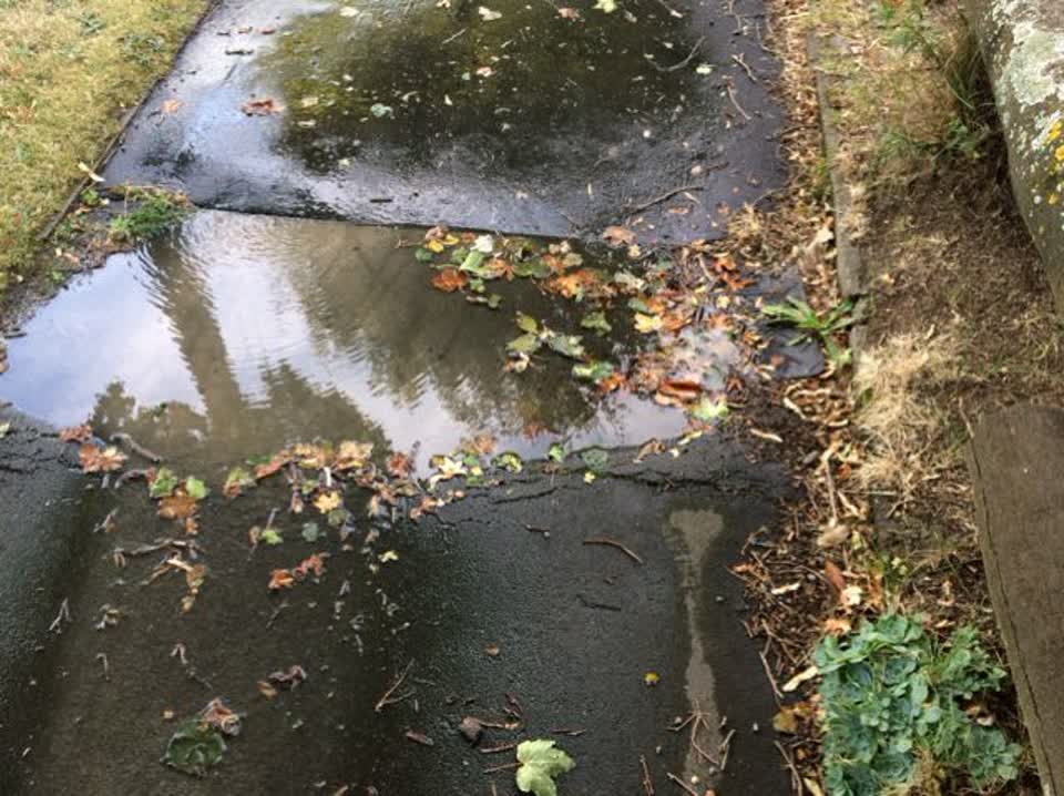 The photograph attached to this roading/streets report
