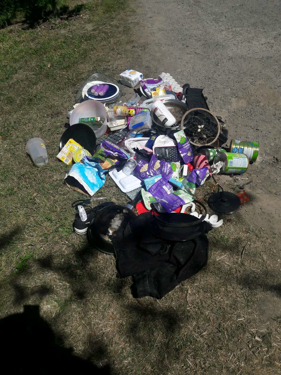 The photograph attached to this rubbish/recycling report